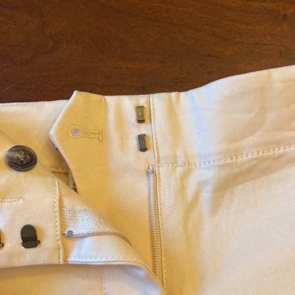 J. CREW Women’s Shorts. EUC. Size 2. Tailored design with flat front - Picture 5 of 9